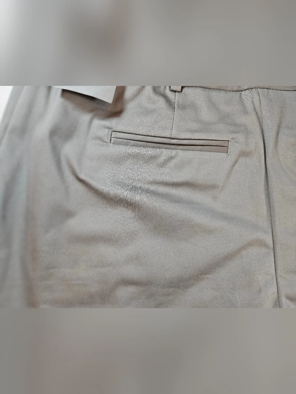 NWT Worthington Womens Petite Gray Modern Fit Bermuda Front Pleat Shorts Size 4P
